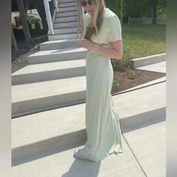 Vintage 1990s Satin Formal Maxi Dress – Light Green, Keyhole & Jewel Clasp, Size - Picture 6 of 10